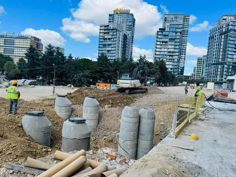 Gökçem Kanalizasyon saha ekibi İstanbul'da altyapı çalışması yaparken